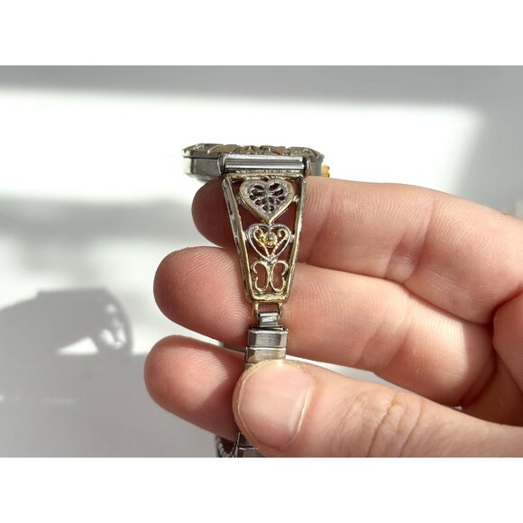 Jaclyn Smith Dual Toned Stretch Ladies Vintage Wristwatch - 28mm - WORKS! - Picture 6 of 8